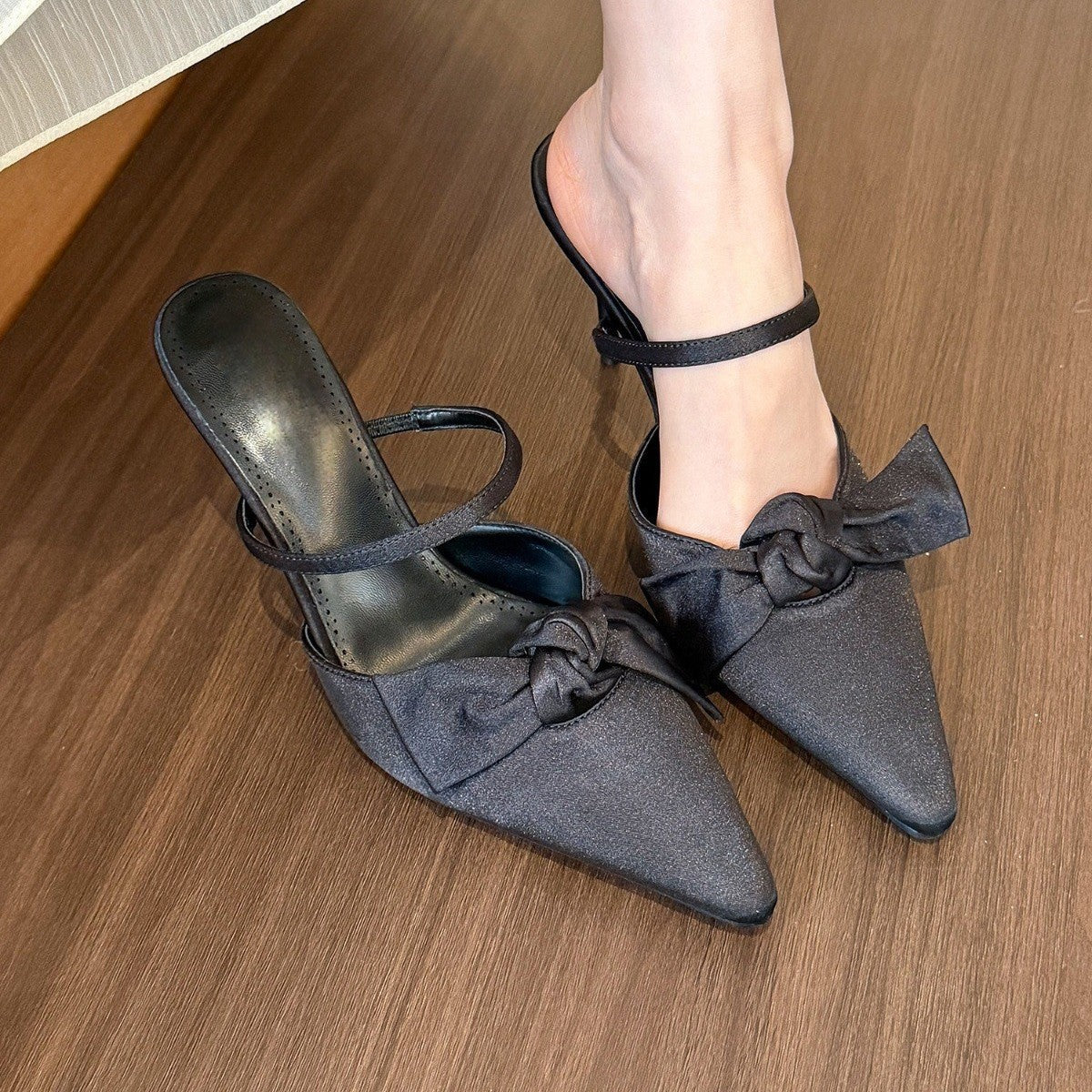 Fashionable Satin Bow-tie Back-strap Womens Shoes